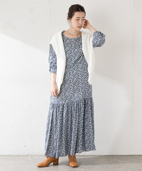 SHENERY（シーナリー）の「プリントティアードロングワンピース（ワンピース・レディース・ブラック/ブルー・FREE）」の12枚目の写真