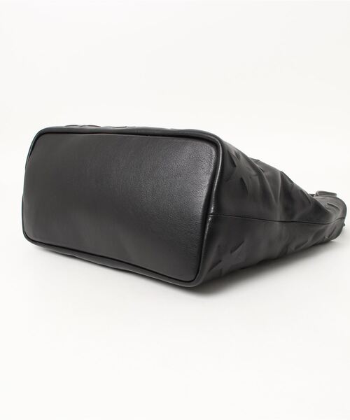 IO PELLE（イオペレ）の「(IO PELLE)スターモチーフ型押しレザートートバッグ（トートバッグ・レディース・ブラック/シルバー・FREE）」の3枚目の写真