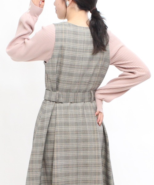 ASTORIA ODIER（アストリアオディール）の「袖口パール使いスクエアネックリブニットプルオーバー（ニット/セーター・レディース・ブラック/アイボリー/ピンク/パープル/イエロー・MEDIUM）」の16枚目の写真