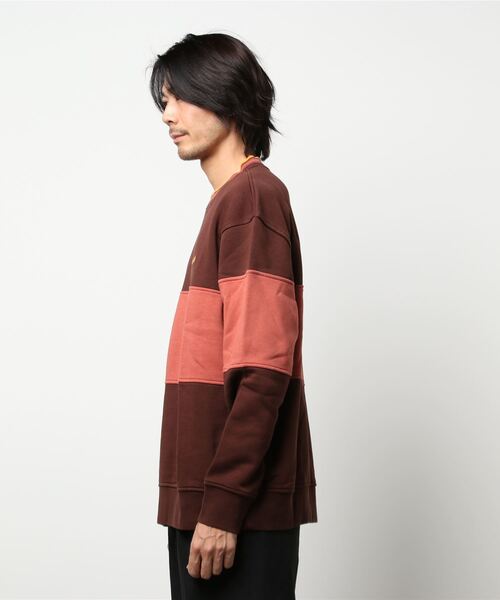 Levi's（リーバイス）の「【Levi's】カラーブロックスウェットクルー（スウェット・メンズ・レッド・S/M/L）」の2枚目の写真