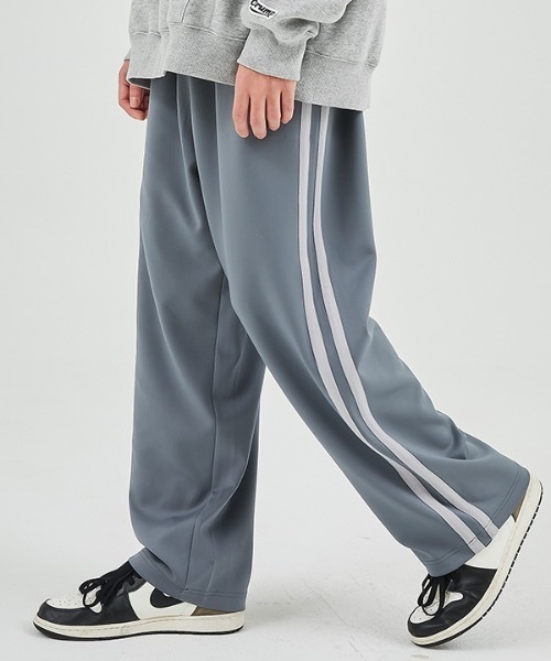 crump（クランプ）の「【crump 】2ライン ワイドトラックパンツ（その他パンツ・レディース・チャコールグレー/ネイビー・SMALL/MEDIUM/LARGE/X-LARGE）」の2枚目の写真