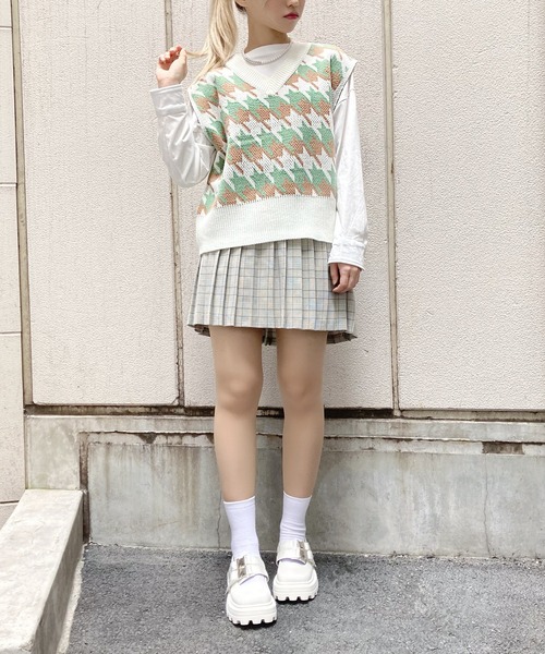 Figments（フィグメンツ）の「千鳥柄ニットベスト(マルチ）（ベスト・レディース・ネイビー/ブラウン/ホワイト・FREE）」の6枚目の写真