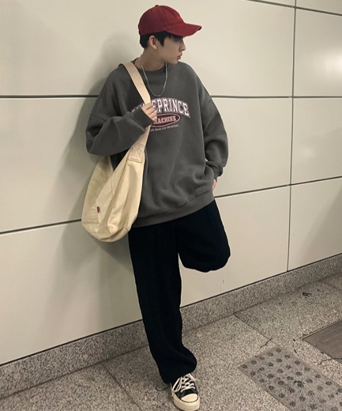 MGV(エムジーヴィー)の「オーバーサイズカレッジロゴスウェット(スウェット・メンズ・ホワイト/ブラック/グレー/ブルー/オレンジ・MEDIUM/LARGE/X-LARGE)」の6枚目の写真