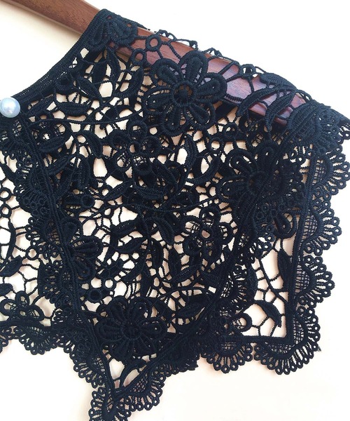 DAY CLOSET（デイ クローゼット）の「レディース フラワークロシェ編みビッグカラー付け襟（付け襟・レディース・ホワイト/ブラック・ONE SIZE）」の4枚目の写真