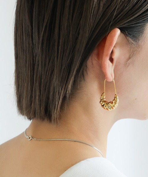 select MOCA（セレクトモカ）の「リンクルピアス（ピアス（両耳用）・レディース・シルバー/ゴールド・FREE）」の4枚目の写真