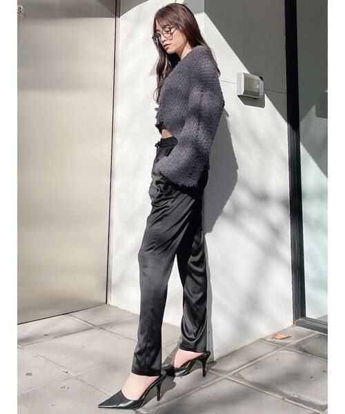 GYDA（ジェイダ）の「サテンテーパードパンツ（その他パンツ・レディース・ブラック/その他1・FREE）」の4枚目の写真