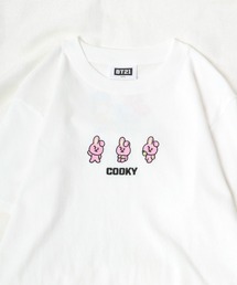 BT21（ビーティーイシビル）の「BT21 3匹キャラクター刺繍ボックスシルエットTシャツ（Tシャツ/カットソー）」