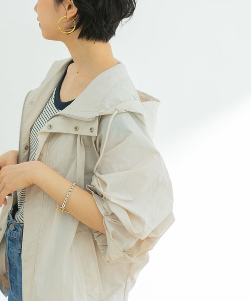 URBAN RESEARCH（アーバンリサーチ）の「撥水ナイロンライトマウンテンパーカー（マウンテンパーカー・レディース・オフホワイト/ネイビー/ライトカーキ・FREE）」の4枚目の写真