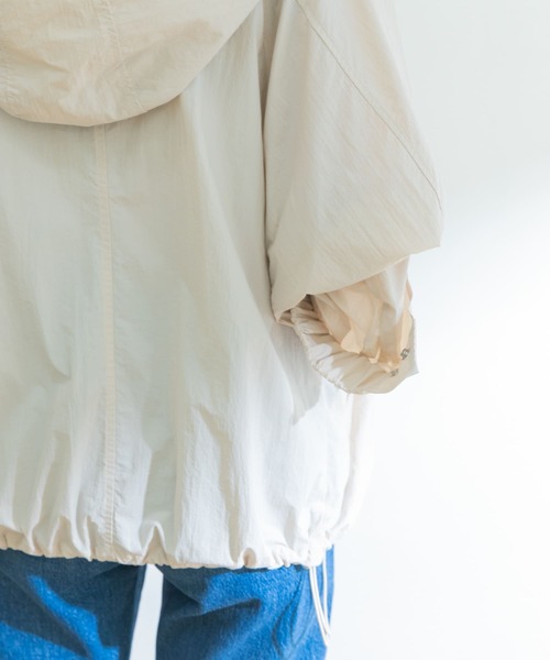 URBAN RESEARCH（アーバンリサーチ）の「撥水ナイロンライトマウンテンパーカー（マウンテンパーカー・レディース・オフホワイト/ネイビー/ライトカーキ・FREE）」の6枚目の写真
