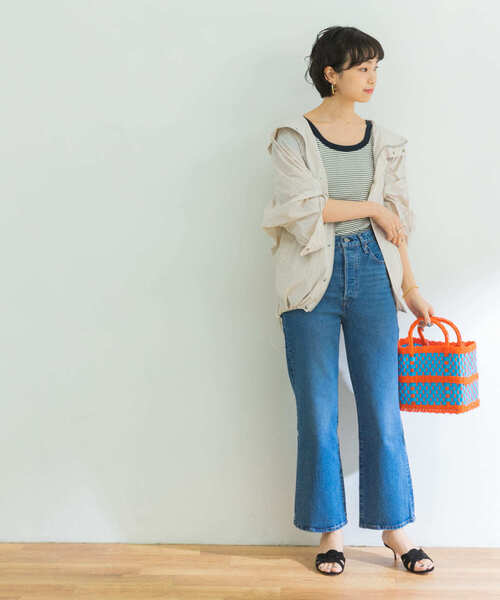 URBAN RESEARCH（アーバンリサーチ）の「撥水ナイロンライトマウンテンパーカー（マウンテンパーカー・レディース・オフホワイト/ネイビー/ライトカーキ・FREE）」の12枚目の写真