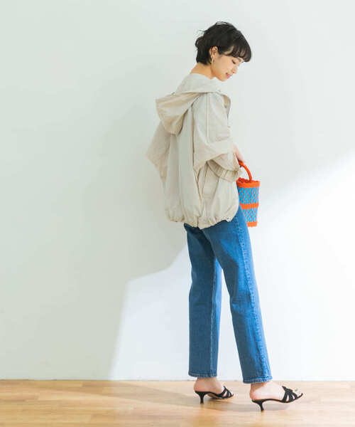 URBAN RESEARCH（アーバンリサーチ）の「撥水ナイロンライトマウンテンパーカー（マウンテンパーカー・レディース・オフホワイト/ネイビー/ライトカーキ・FREE）」の13枚目の写真