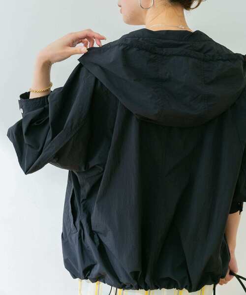 URBAN RESEARCH（アーバンリサーチ）の「撥水ナイロンライトマウンテンパーカー（マウンテンパーカー・レディース・オフホワイト/ネイビー/ライトカーキ・FREE）」の17枚目の写真