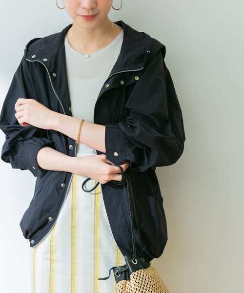 URBAN RESEARCH（アーバンリサーチ）の「撥水ナイロンライトマウンテンパーカー（マウンテンパーカー・レディース・オフホワイト/ネイビー/ライトカーキ・FREE）」の19枚目の写真