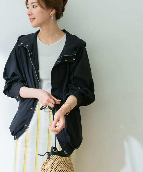 URBAN RESEARCH（アーバンリサーチ）の「撥水ナイロンライトマウンテンパーカー（マウンテンパーカー・レディース・オフホワイト/ネイビー/ライトカーキ・FREE）」の20枚目の写真