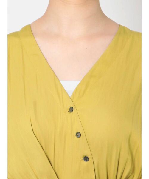 ELENDEEK(エレンディーク)の「2WAY Vネックソフトワンピース(ワンピース・レディース・ブラック/イエロー/ベージュ・01/02)」の4枚目の写真