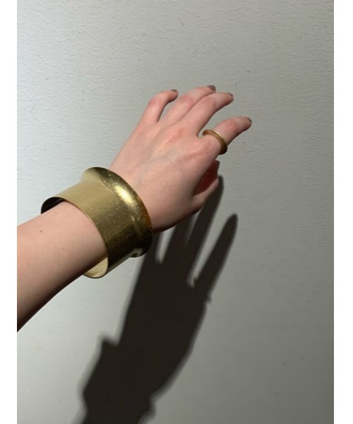 MOUSSY(マウジー)の「WIDE PLATE バングル(バングル/リストバンド・レディース・シルバー/ゴールド・FREE)」の20枚目の写真