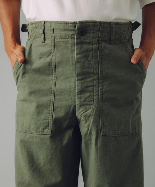 JOURNAL STANDARD(ジャーナルスタンダード)の「【VSシリーズ】 バックサテンベイカー REG パンツ(カーゴパンツ・メンズ・カーキ・LARGE/MEDIUM)」の2枚目の写真