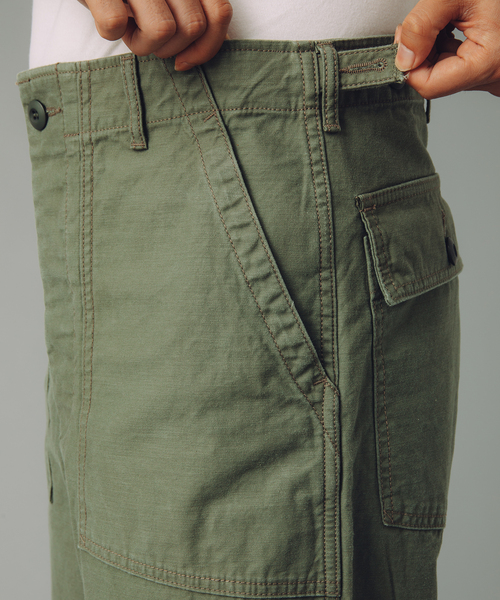 JOURNAL STANDARD(ジャーナルスタンダード)の「【VSシリーズ】 バックサテンベイカー REG パンツ(カーゴパンツ・メンズ・カーキ・LARGE/MEDIUM)」の6枚目の写真