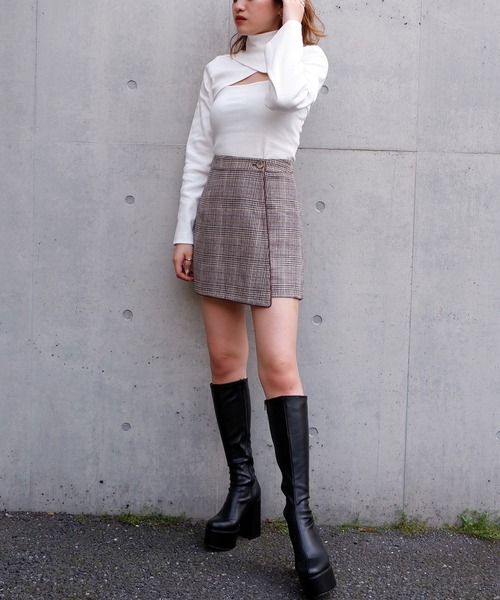 SPIRALGIRL(スパイラルガール)の「バストオープンカットトップス(Tシャツ/カットソー・レディース・ホワイト/ブラック/パープル・FREE)」の6枚目の写真
