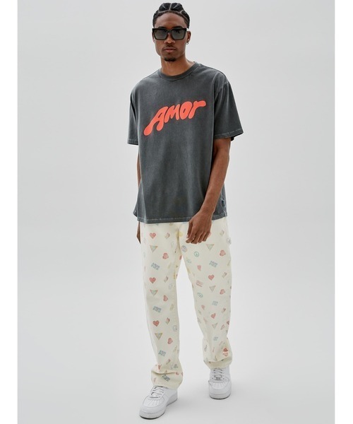 GUESS ORIGINALS（ゲスオリジナルズ）の「GUESS x J BALVIN/ゲス×ジェイバルヴィン/GO J BALVIN AMOR TEE（Tシャツ/カットソー・メンズ・ブラック・XL/L）」の4枚目の写真