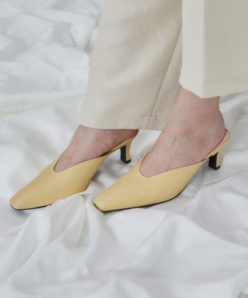 Firsthand（ファーストハンド）の「Firsthand/ファーストハンド ポインテッドトゥ レザーミュール/ポインテッドトゥ レザーミュール（パンプス・レディース・ブラック/クリーム・S/M/L）」の5枚目の写真