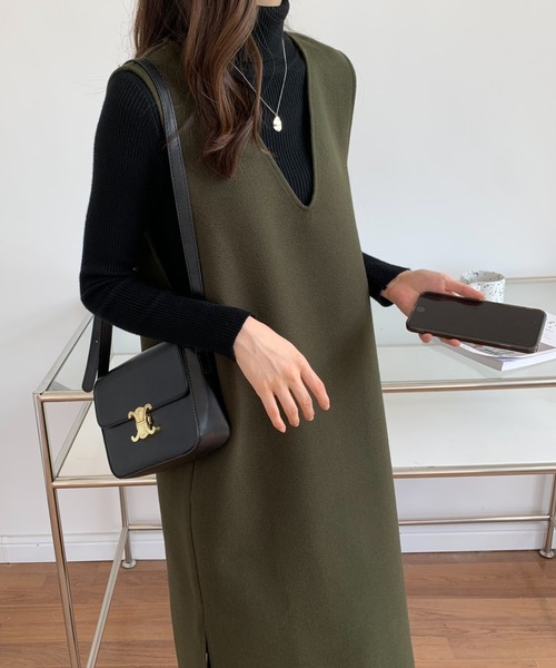 ECLIN（エクラン）の「メルトンサイドスリットVネックジャンパースカート（ジャンパースカート・レディース・アイボリー/ブラウン/カーキ/ベージュ/ブラック・FREE）」の6枚目の写真