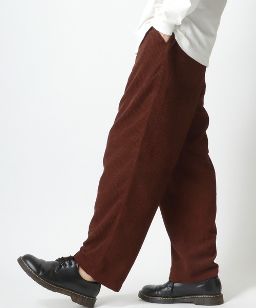 Lazar（ラザル）の「Wide silhouette Corduroy Balloon Pants/セットアップ対応 ワイドシルエット コーデュロイ バルーンパンツ/イージーパンツ（チノパンツ・メンズ・ブラック/ブラウン/カーキ/アイボリー・LL/L/M）」の4枚目の写真