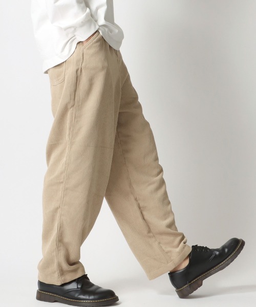 Lazar（ラザル）の「Wide silhouette Corduroy Balloon Pants/セットアップ対応 ワイドシルエット コーデュロイ バルーンパンツ/イージーパンツ（チノパンツ・メンズ・ブラック/ブラウン/カーキ/アイボリー・LL/L/M）」の2枚目の写真