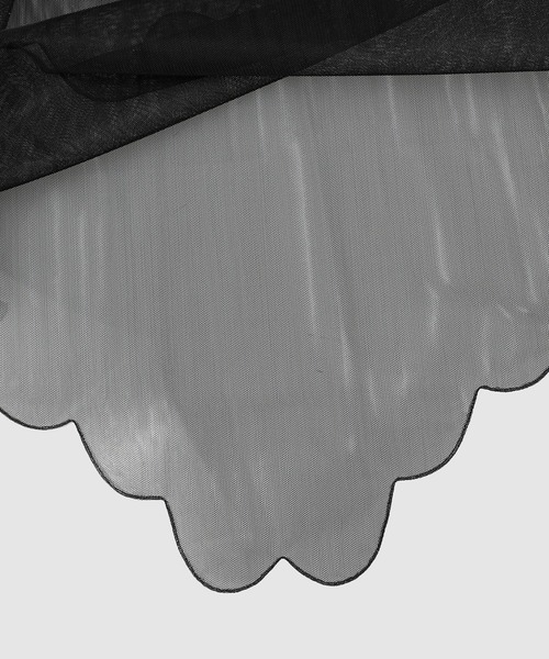 Simone Rocha（シモーネロシャ）の「TIERED SCALLOP DRESS W/ BOW DETAIL & BEADING（ドレス・レディース・ベージュ系その他/ブラック系その他・6）」の5枚目の写真