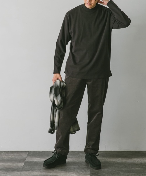 URBAN RESEARCH DOORS（アーバンリサーチドアーズ）の「モックネックロングスリーブTシャツ（Tシャツ/カットソー・メンズ・ブラウン/ホワイト/ブラック・MEDIUM/LARGE）」の20枚目の写真