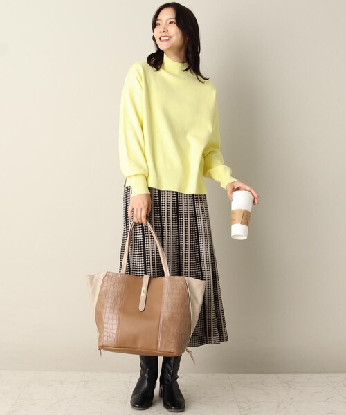 ITS'DEMO(イッツデモ)の「【洗濯機OK/吸湿発熱/網目しっかりミラノリブ】リブハイネックニット(ニット/セーター・レディース・オフホワイト/ブルー/ブラック/イエロー・00)」の4枚目の写真