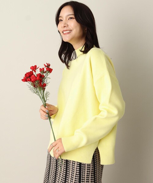 ITS'DEMO(イッツデモ)の「【洗濯機OK/吸湿発熱/網目しっかりミラノリブ】リブハイネックニット(ニット/セーター・レディース・オフホワイト/ブルー/ブラック/イエロー・00)」の16枚目の写真