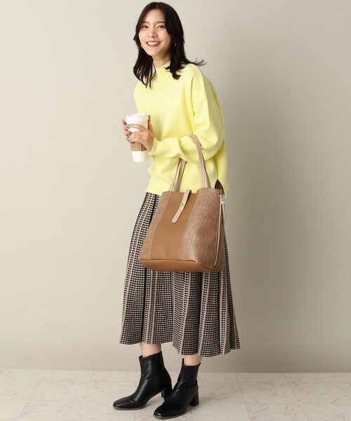 ITS'DEMO(イッツデモ)の「【洗濯機OK/吸湿発熱/網目しっかりミラノリブ】リブハイネックニット(ニット/セーター・レディース・オフホワイト/ブルー/ブラック/イエロー・00)」の18枚目の写真