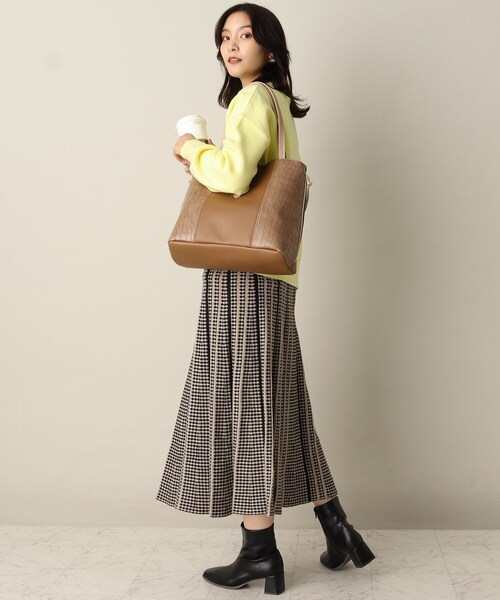 ITS'DEMO(イッツデモ)の「【洗濯機OK/吸湿発熱/網目しっかりミラノリブ】リブハイネックニット(ニット/セーター・レディース・オフホワイト/ブルー/ブラック/イエロー・00)」の19枚目の写真