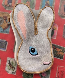 Three Four Time（ｽﾘｰﾌｫｰﾀｲﾑ）の「うさぎ刺繍ポーチ（ポーチ）」