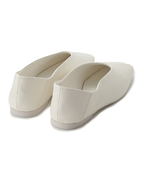 emmi（エミ）の「【emmi atelier】ウエーブカットバブーシュ（パンプス・レディース・ホワイト・22.5cm/23.5cm/24.5cm）」の4枚目の写真