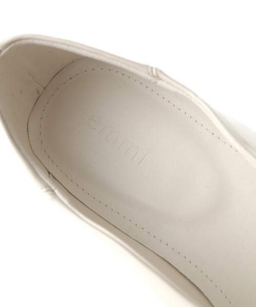 emmi（エミ）の「【emmi atelier】ウエーブカットバブーシュ（パンプス・レディース・ホワイト・22.5cm/23.5cm/24.5cm）」の7枚目の写真