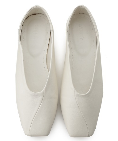 emmi（エミ）の「【emmi atelier】ウエーブカットバブーシュ（パンプス・レディース・ホワイト・22.5cm/23.5cm/24.5cm）」の8枚目の写真