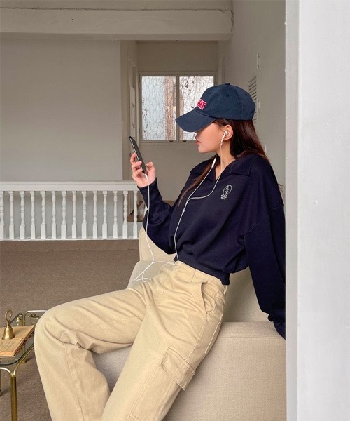 SONA（ソナ）の「SONA ASH刺繍セミクロップトレーナー（スウェット・レディース・ネイビー/グレー系その他・FREE）」の7枚目の写真