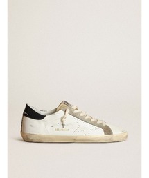 GOLDEN GOOSE（ゴールデングース）の「GOLDEN GOOSE Super-Star sneakers with perforated star and glossy midnight-blue leather heel tab（スニーカー）」