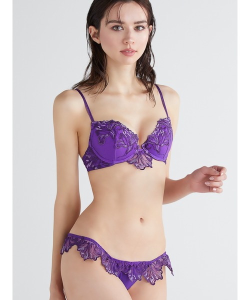 Ravijour（ラヴィジュール）の「ウィングリリー ビューティーリフト