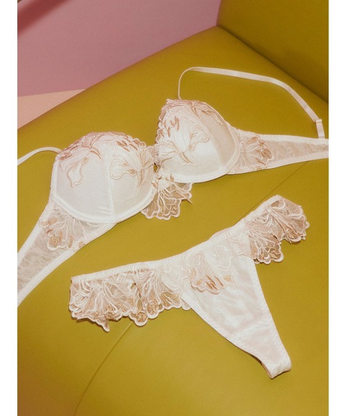 Ravijour（ラヴィジュール）の「ウィングリリー ビューティーリフト