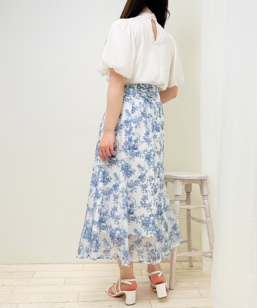 INGNI(イング)の「モノトーン花柄シアーBACKレースUPマーメイドスカート(スカート・レディース・ホワイト×ネイビー/ホワイト×ブラック・FREE)」の6枚目の写真