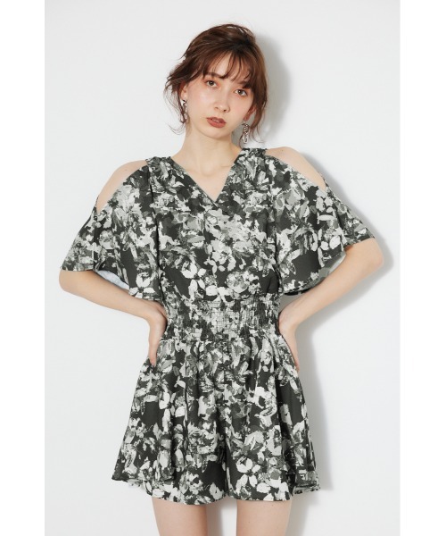 rienda（リエンダ）の「スリットスリーブカシュクールロンパース 夏服（つなぎ/オールインワン・レディース・ライトグレー/ベージュ系その他/ブラック/ブラック系その他・SMALL/MEDIUM）」の5枚目の写真
