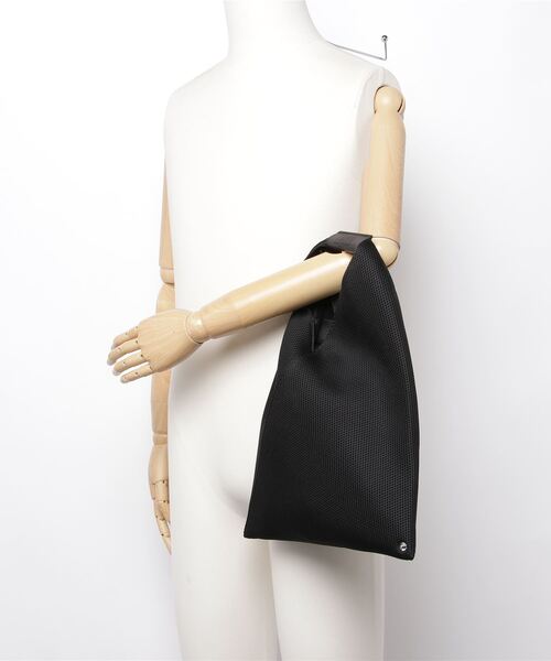TATRAS CONCEPT STORE（タトラスコンセプトストア）の「MM6 Maison Margiela(エムエムシックス メゾンマルジェラ) メッシュJapanese バッグ スモール（ハンドバッグ・レディース・ブラック・F）」の7枚目の写真