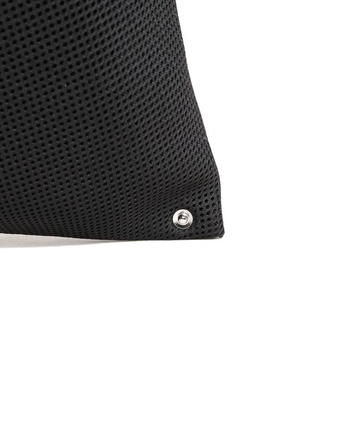 TATRAS CONCEPT STORE（タトラスコンセプトストア）の「MM6 Maison Margiela(エムエムシックス メゾンマルジェラ) メッシュJapanese バッグ スモール（ハンドバッグ・レディース・ブラック・F）」の4枚目の写真