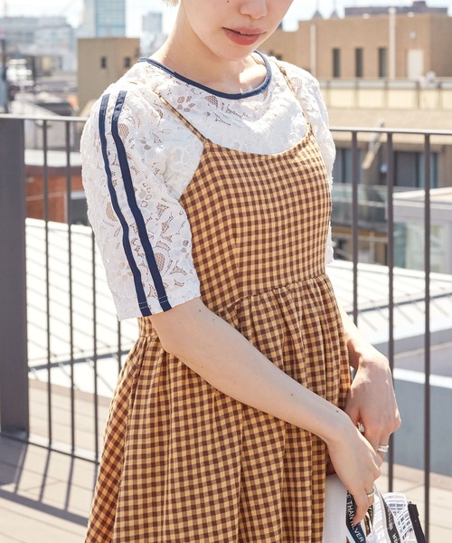 w closet(ダブルクローゼット)の「袖ラインレースプルオーバー(Tシャツ/カットソー・レディース・オフホワイト/ブラック/ブルー・FREE)」の8枚目の写真