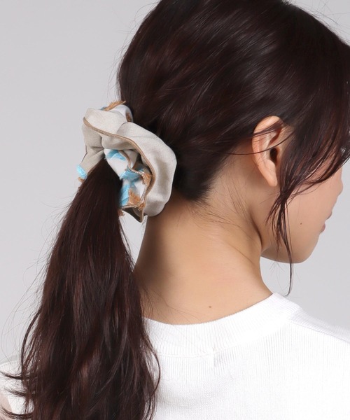 Three Four Time（ｽﾘｰﾌｫｰﾀｲﾑ）の「POLS×Ｆlourl　播州織コンビシュシュ（シュシュ・レディース・ブラウン/ベージュ/アイボリー・FREE）」の10枚目の写真