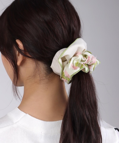 Three Four Time（ｽﾘｰﾌｫｰﾀｲﾑ）の「POLS×Ｆlourl　播州織コンビシュシュ（シュシュ・レディース・ブラウン/ベージュ/アイボリー・FREE）」の12枚目の写真