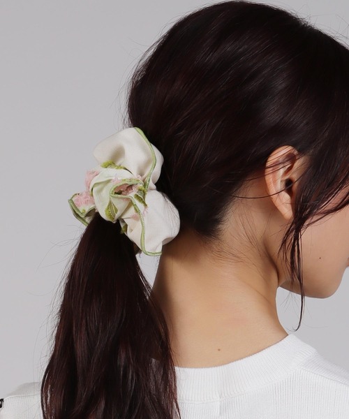 Three Four Time（ｽﾘｰﾌｫｰﾀｲﾑ）の「POLS×Ｆlourl　播州織コンビシュシュ（シュシュ・レディース・ブラウン/ベージュ/アイボリー・FREE）」の13枚目の写真